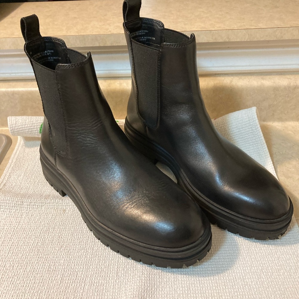 Black Leather women’s Chelsea Boots